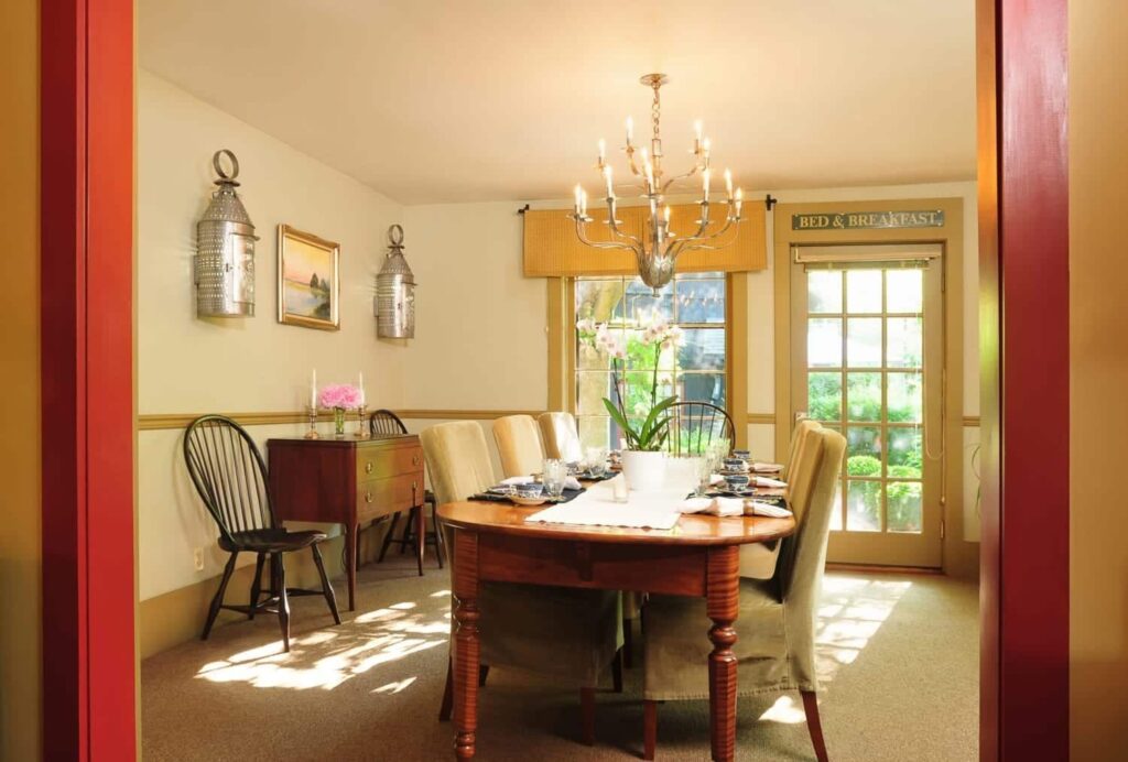 A dining room with a table and chairs and a chandelier.